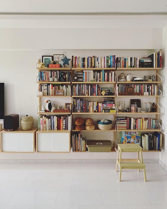 Модульні стелажі ІКЕА Модульні стелажі ІКЕА в сучасному інтер'єрі, гнучке рішення для будь-якого простору.