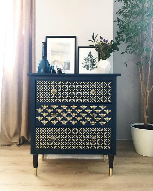 Омбре для комода Фарбування комода Хемнэс в техніці омбре: плавний перехід кольорів для ефектного дизайну.