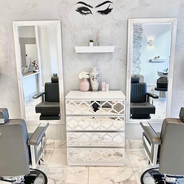 Яскраве фарбування комода Мальм з використанням різних кольорів – сміливий дизайн.