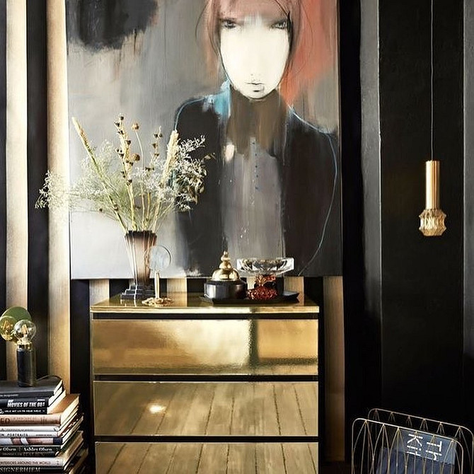 Елегантний комод Мальм з декором для спальні: стильний дизайн.