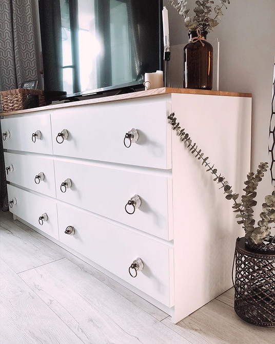 Стильний синій комод Мальм з золотими ручками та ніжками – переробка IKEA.