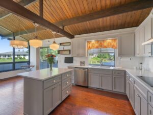 Оновлення кухні: Як фасади змінюють ваш простір — фарбування кухонних фасадів