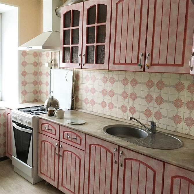 Підготовка до фарбування Підготовка кухонних фасадів до фарбування: шліфування та очищення поверхонь.