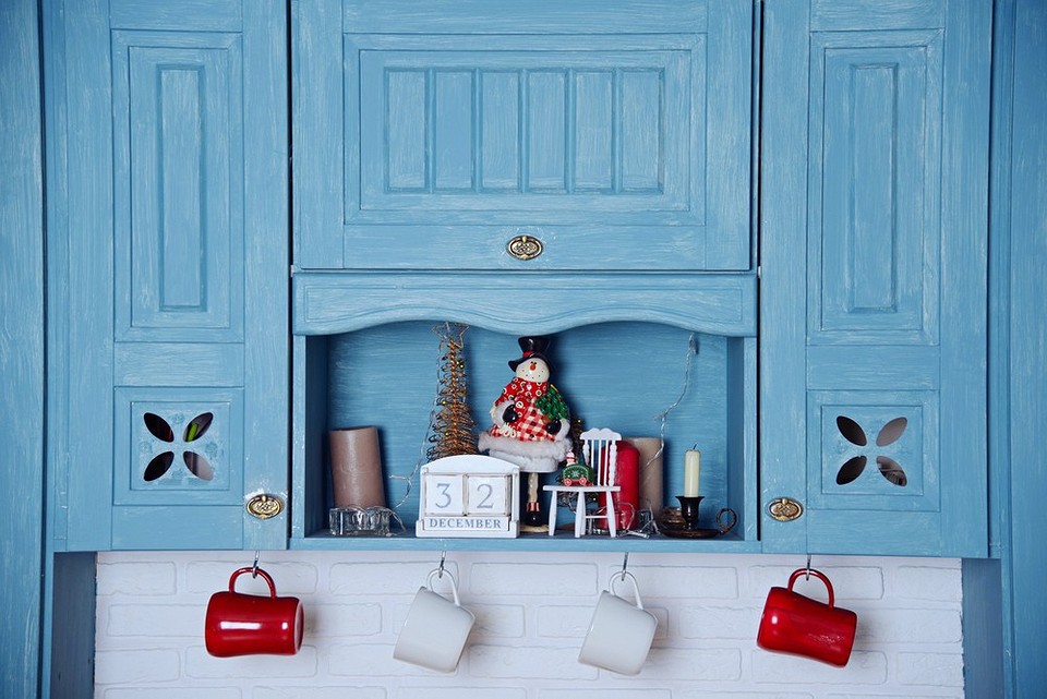 Оновлення кухні фарбуванням Оновлена кухня після фарбування фасадів: свіжий вигляд та економія коштів.