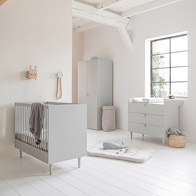 Вибір безпечної акрилової фарби для дитячого ліжечка: поради експертів 2026.