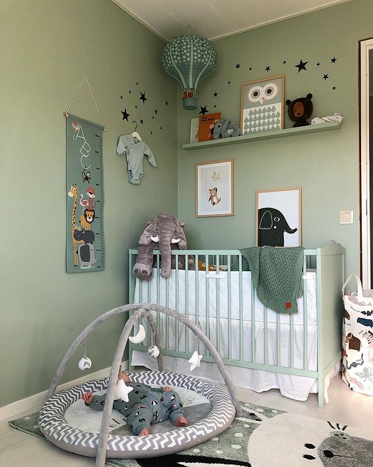 Безпечне покриття дитячого ліжечка: вибір фарби для здоров'я дитини.