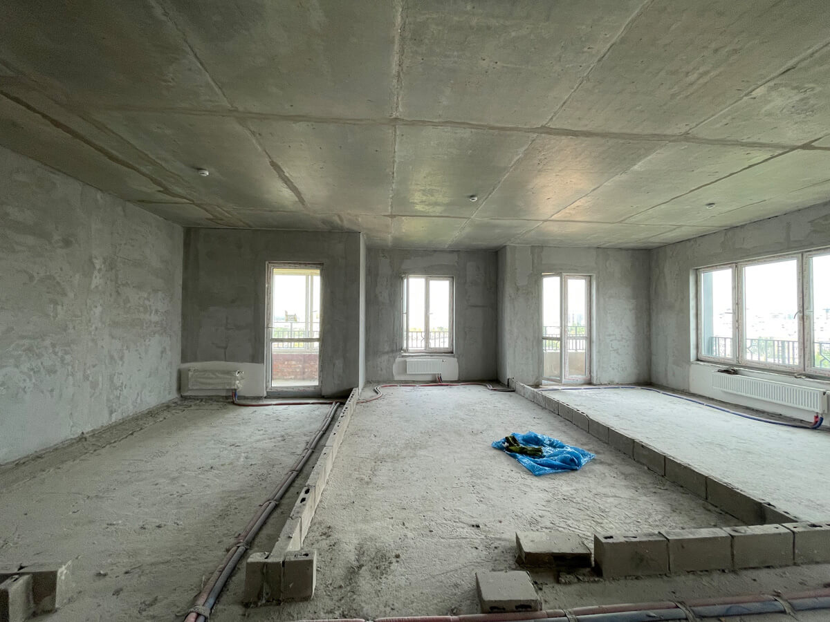 Візуалізація відмінностей між чорновою, передчистовою та чистовою обробкою квартири.