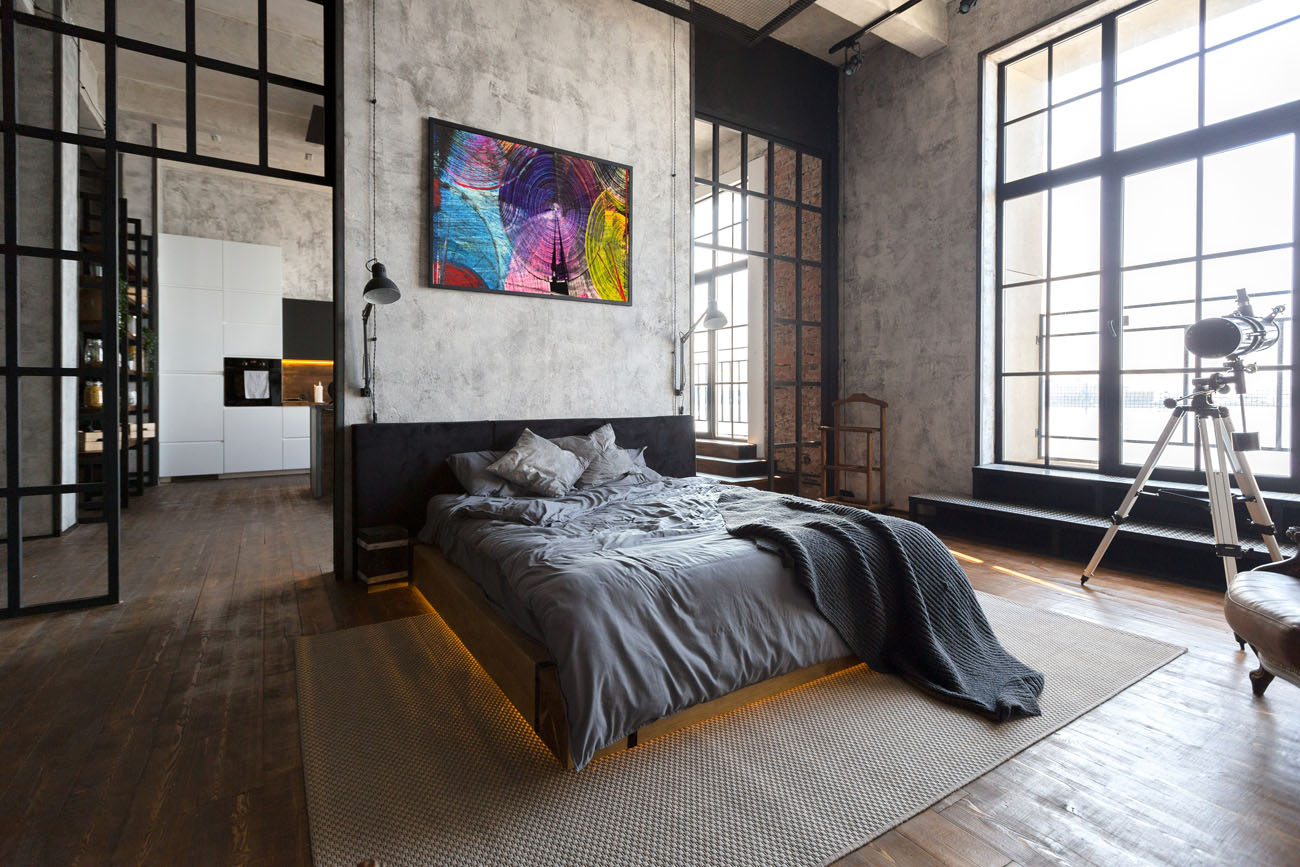 Мінімалістична спальня в індустріальному стилі 2026 з акцентною стіною.