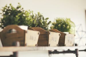 Деревяна підставка для квітів: ваш затишок і порядок — як зробити підставку для квітів своїми руками