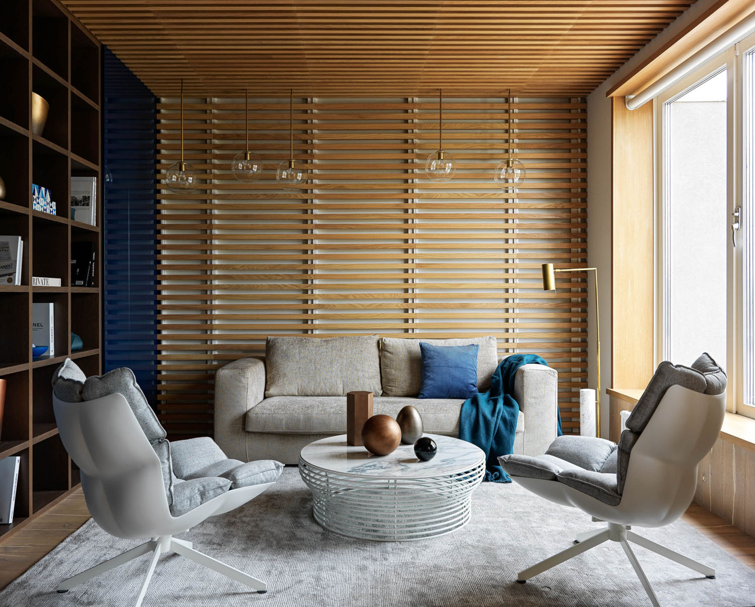 Інтер'єр з дерев'яними панелями: використання еко-матеріалів для стильного дизайну стін.