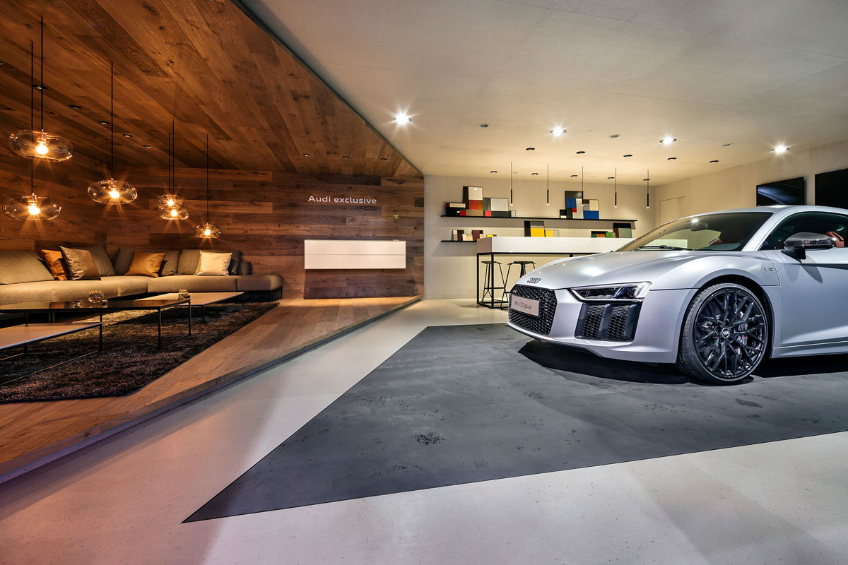 Організація гаражного простору з полицями, шафами та робочою зоною для автомобіліста.