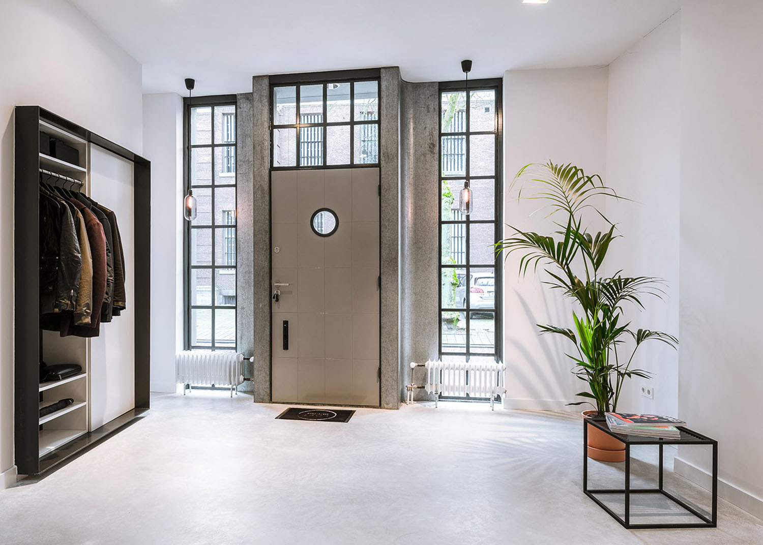 Дизайн вхідних дверей: єдиний стиль Вхідні двері: єдиний стиль внутрішнього та зовнішнього оформлення для цілісного образу дому.