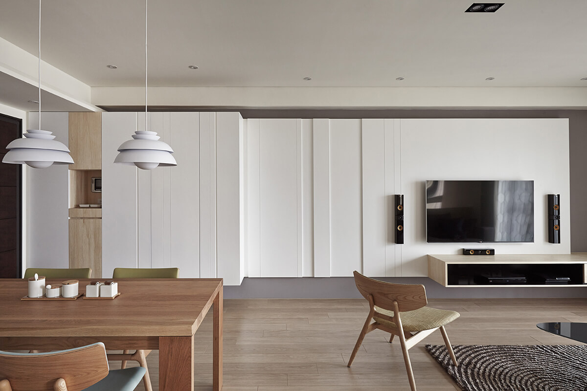 Сучасна вітальня з мінімалістичним дизайном, модульні меблі та функціональні полиці.