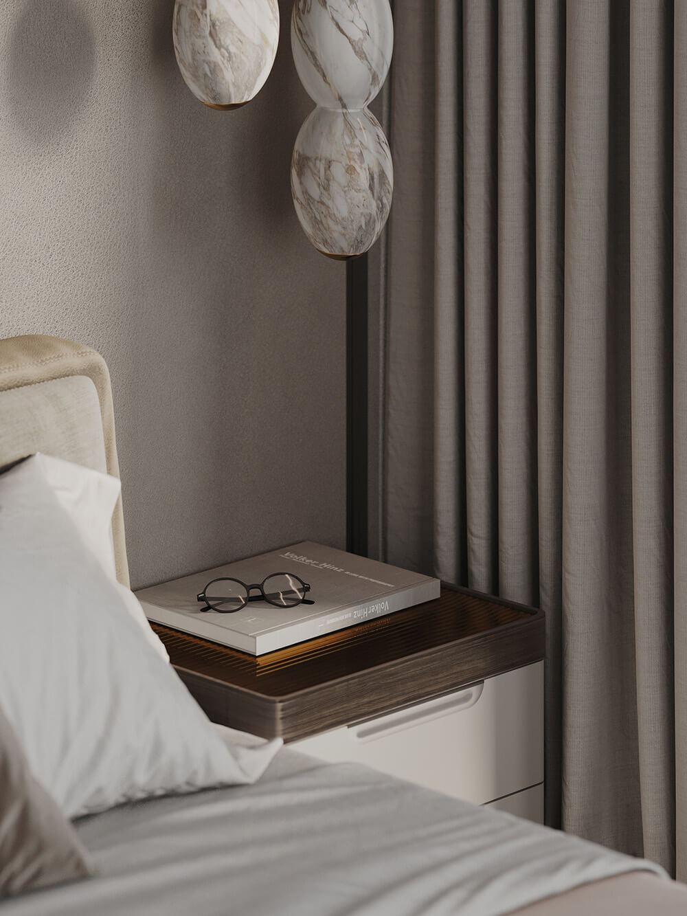 Стильна спальня з лляною постільною білизною та лляними шторами для затишку.