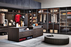 Освітлення гардеробу: Створюємо затишок і порядок — Підсвітка в шафі