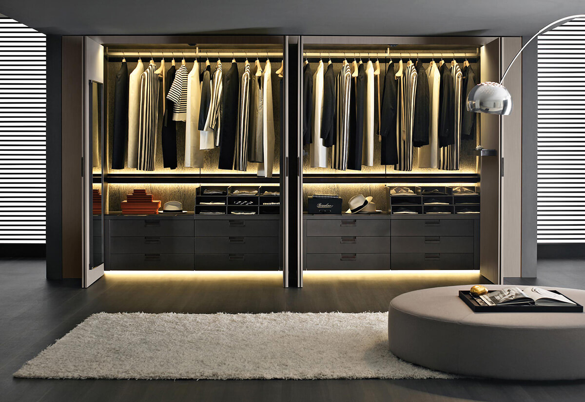 Функціональний та естетичний дизайн освітлення гардеробної кімнати, акцент на зручність.