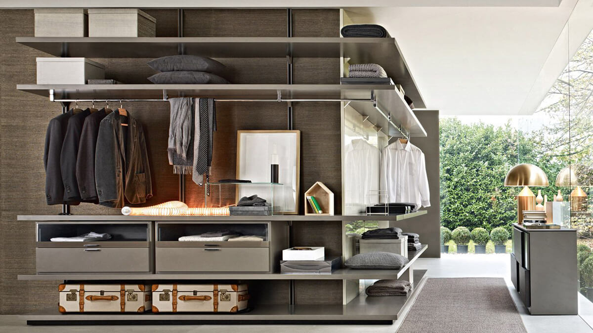 Тепле LED освітлення в гардеробі створює затишну та комфортну атмосферу.