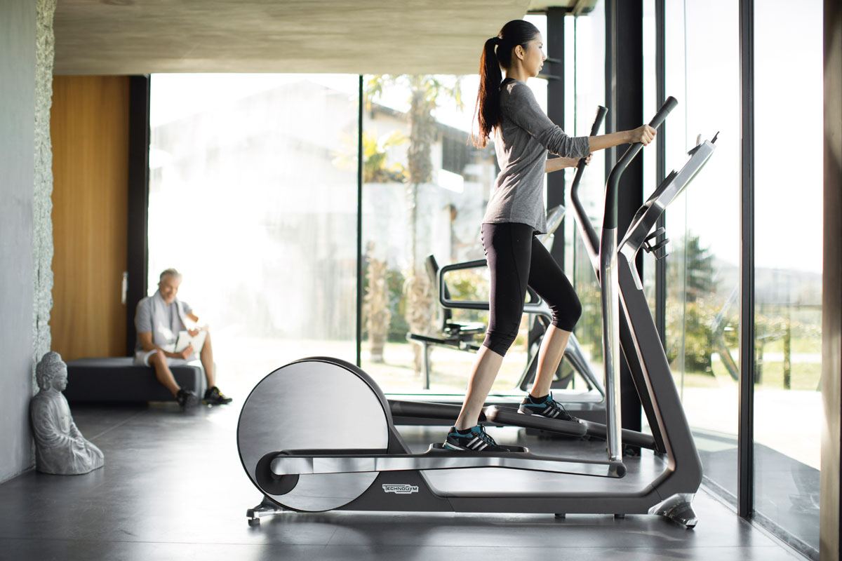 Дизайн спортзалу вдома: тренажери, дзеркала для мотивації та ефективних занять спортом.