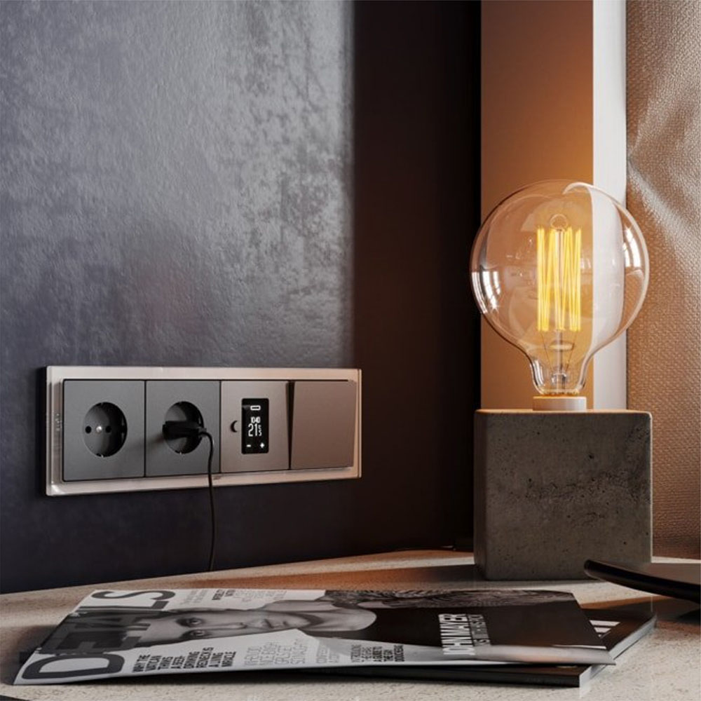 Різноманітні сенсорні вимикачі для розумного дому: економія енергії та зручне керування.