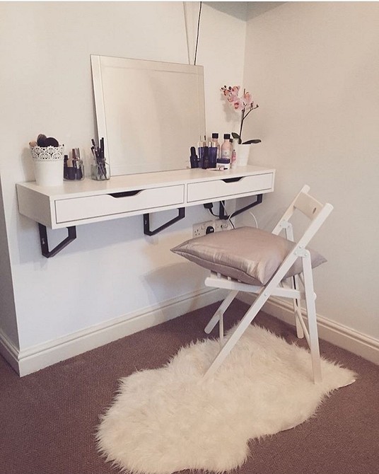 Поради, як зробити туалетний столик своїми руками: ефективні рішення.