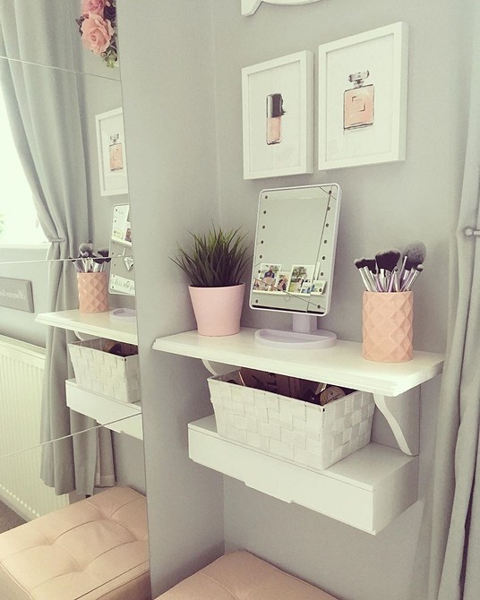 Покрокова інструкція зі збірки туалетного столика своїми руками вдома.