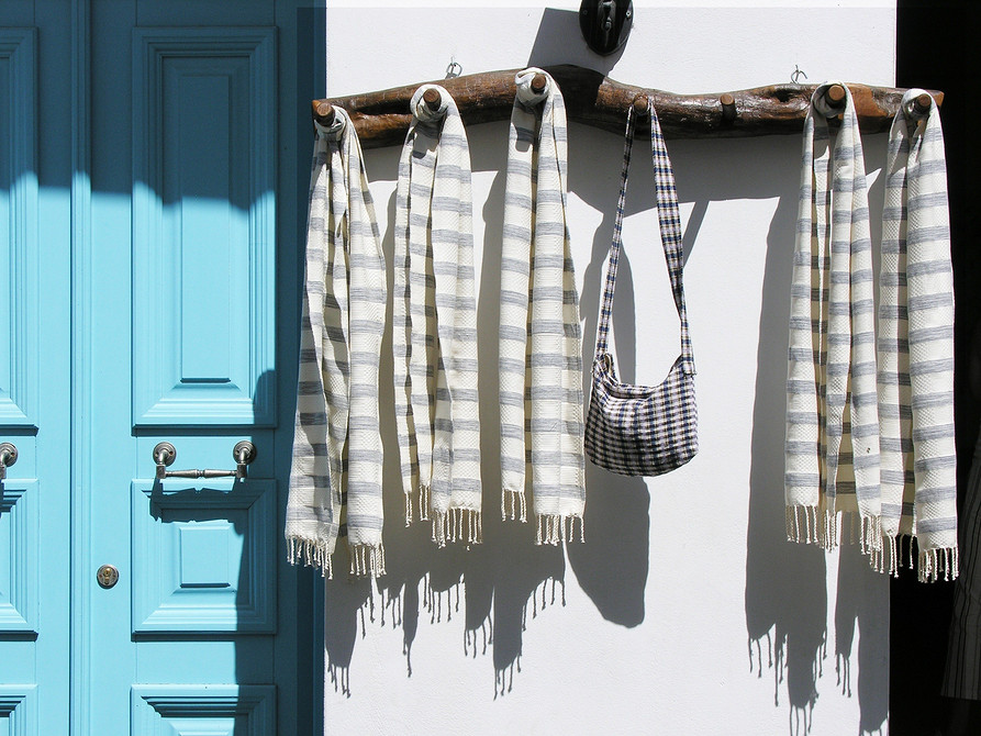 Мінімалістична вішалка з дерева своїми руками: функціональність та простота дизайну.