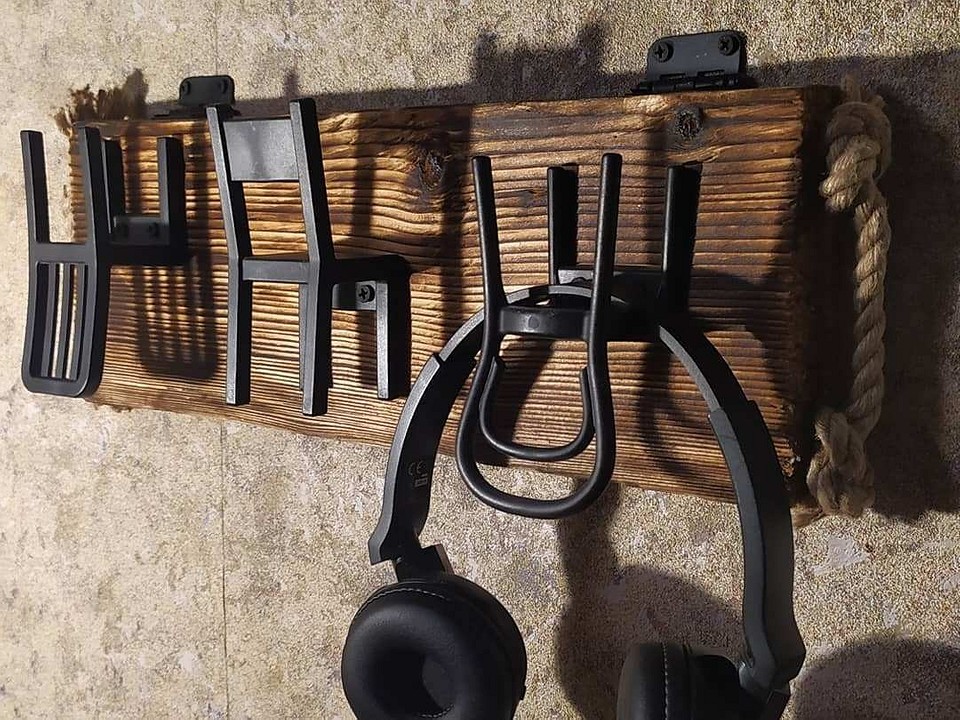 Креативна настінна вішалка з дерева: ідеї для виготовлення своїми руками.