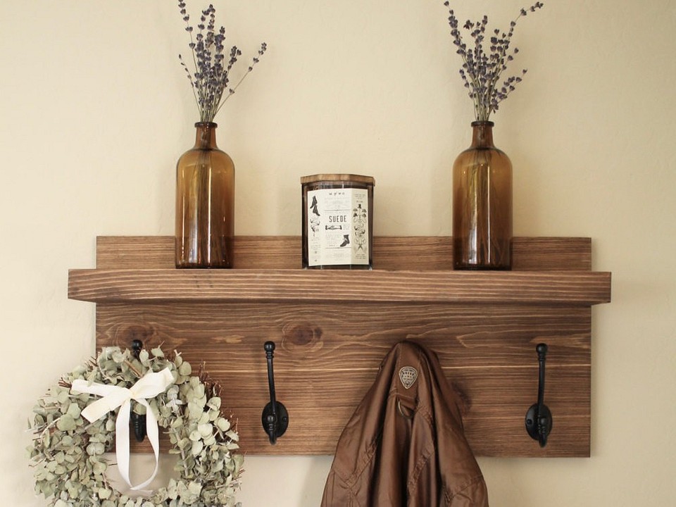 Унікальна вішалка з дерева ручної роботи: ексклюзивний дизайн для дому.
