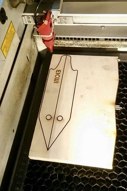 Стильна настінна вішалка з дерева своїми руками: декор для дому.