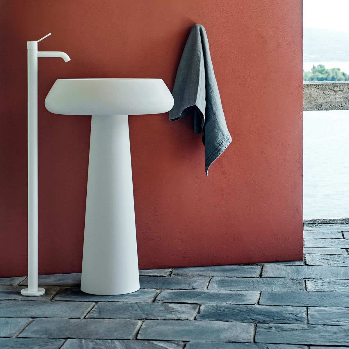 Зручна раковина з тумбою Раковина з тумбою для ванної кімнати білого кольору - зручне зберігання речей.