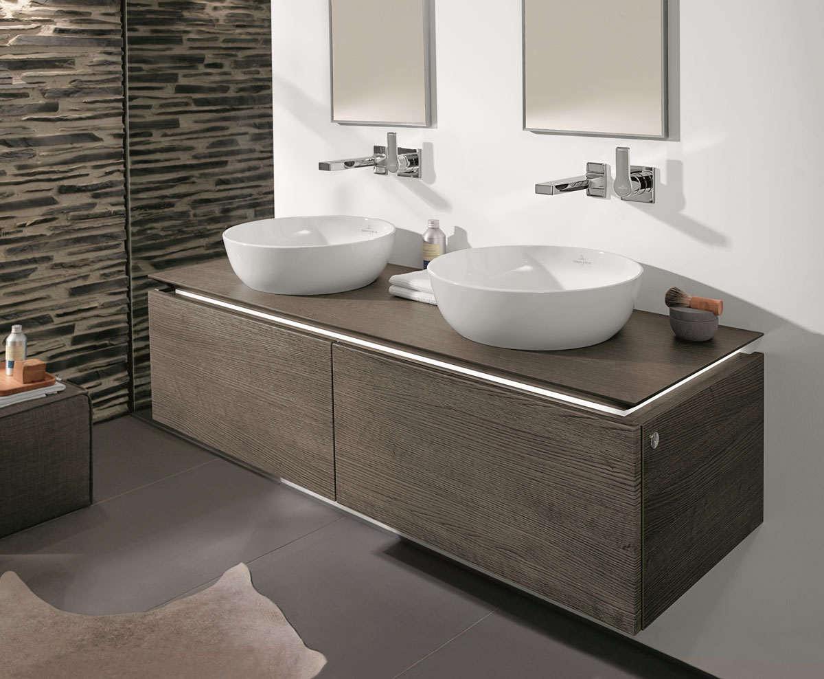 Елегантна керамічна раковина Керамічна раковина для ванної кімнати в світлих тонах, сучасний та елегантний дизайн.