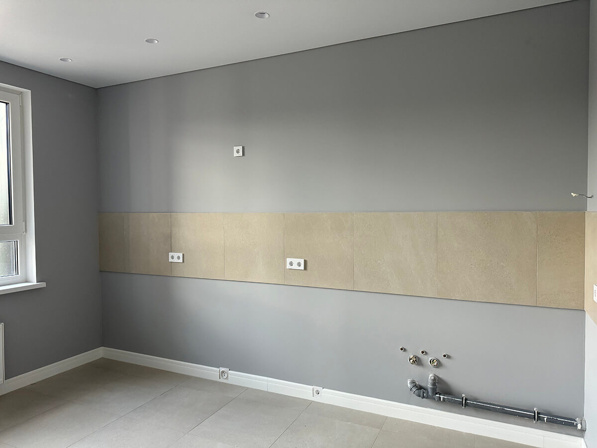 Комплектація квартири від забудовника: сучасний дизайн вітальні, освітлення.