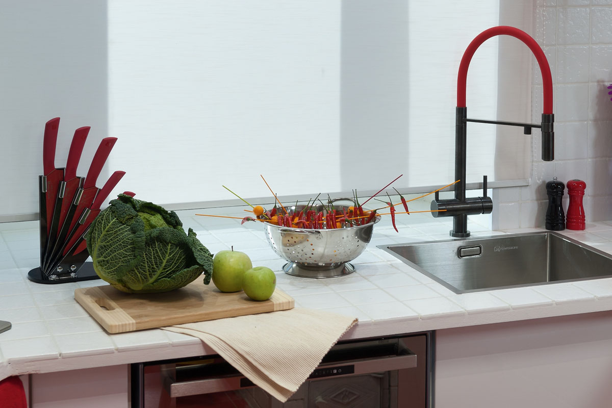 Елегантна кам'яна кухонна мийка: стиль та довговічність для вашої кухні.