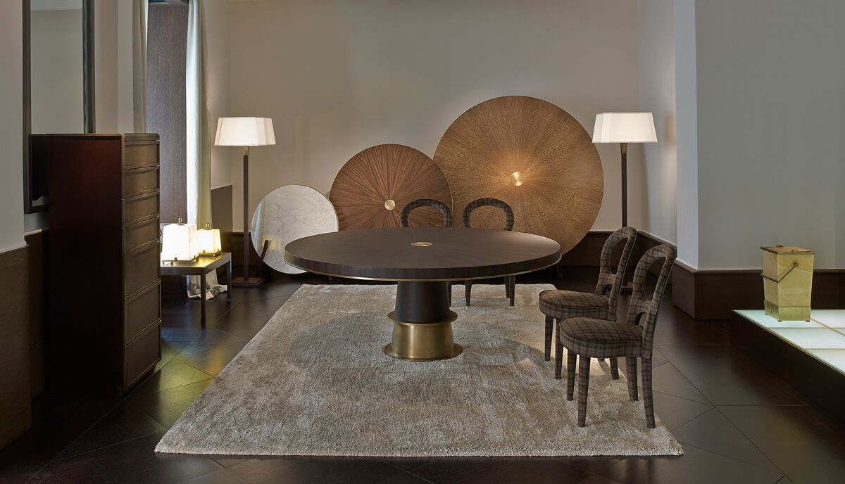 Шафа-купе на замовлення Елегантна шафа-купе з дзеркальними дверцятами на замовлення для спальні: візуальне збільшення простору.