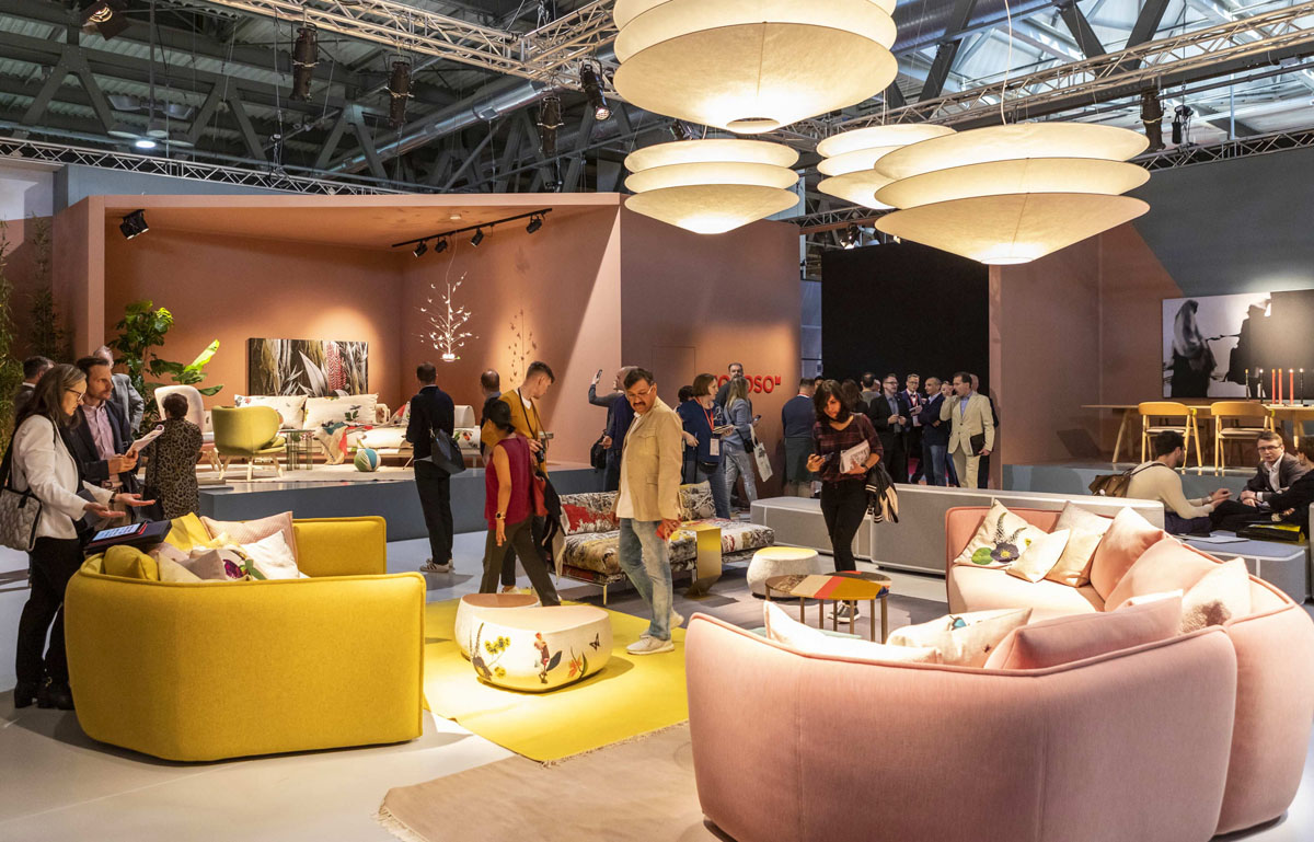 Сучасні меблі та декор на меблевій виставці iSaloni в Мілані.