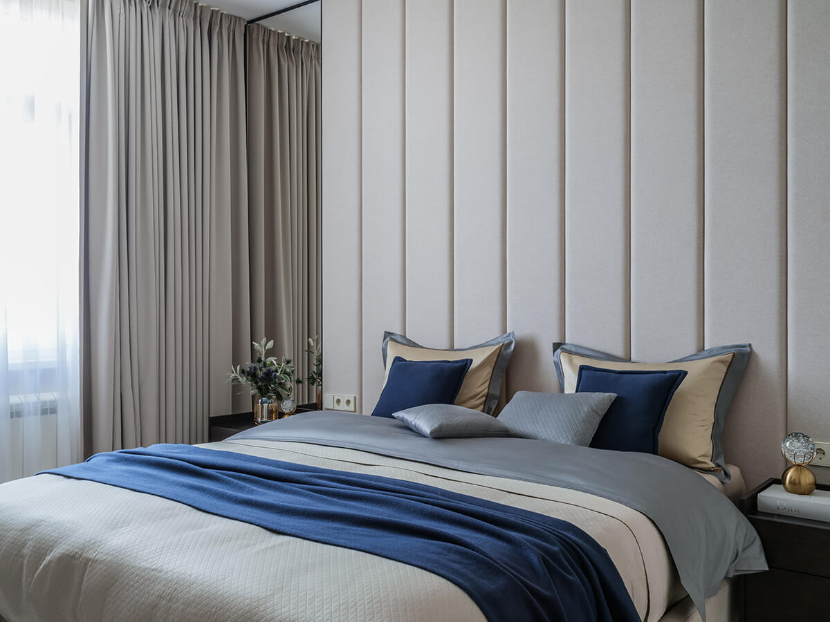 Стильна спальня М'які стінові панелі в узголів'ї ліжка для комфортної та стильної спальні 2026.