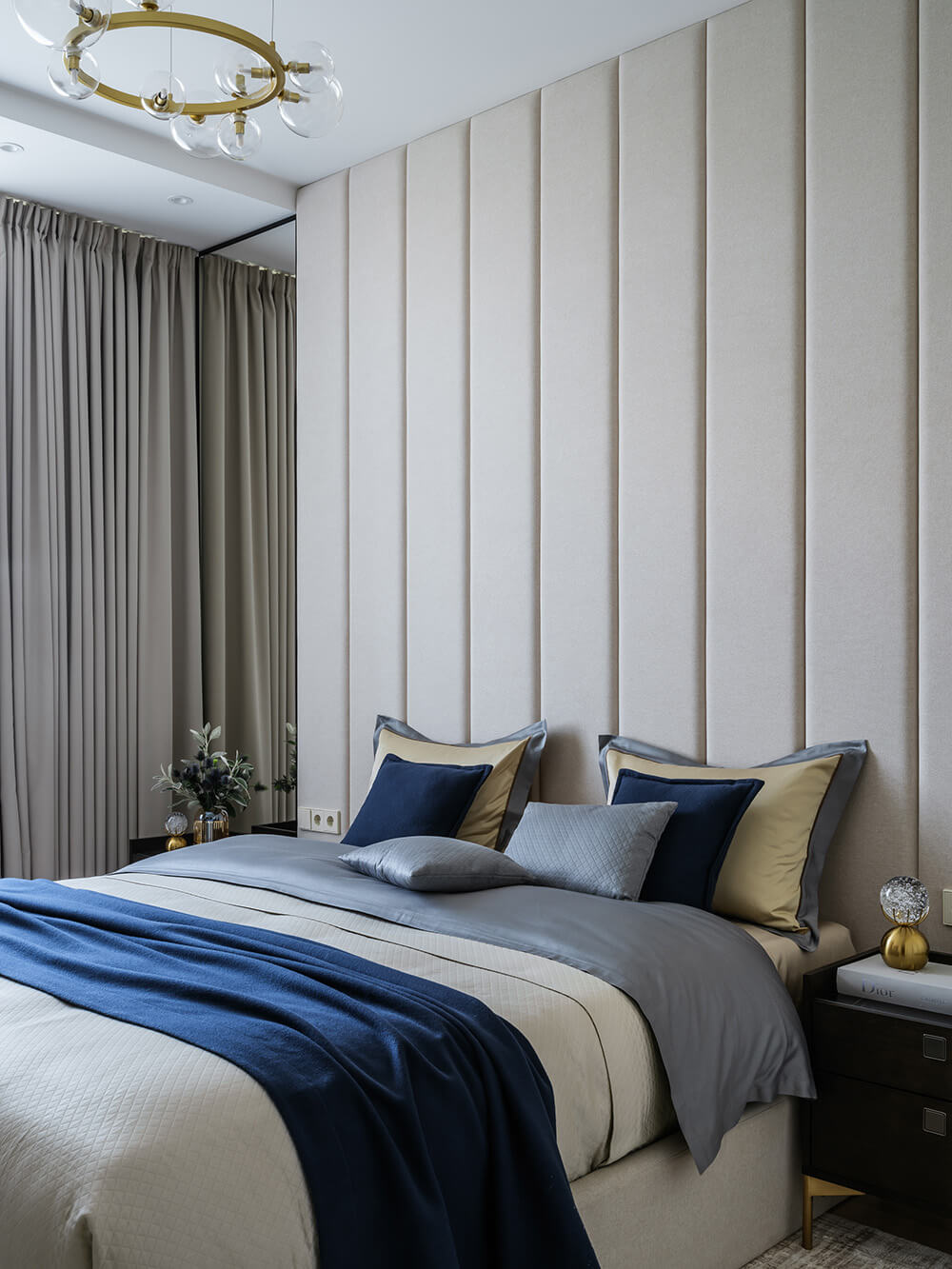 М'які стінові панелі з каретною стяжкою створюють затишний та стильний інтер'єр в будинку