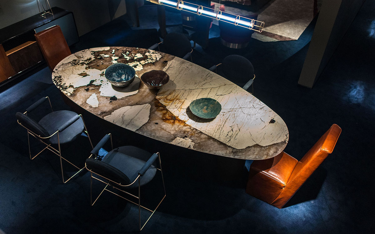 Вибір обіднього столу: форма, розмір, матеріали для ідеальної кухні.