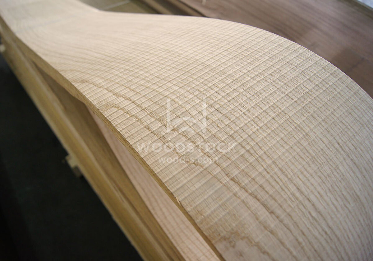 Темні меблі з дуба: елегантний вигляд, акцент на розкоші та глибині кольору.