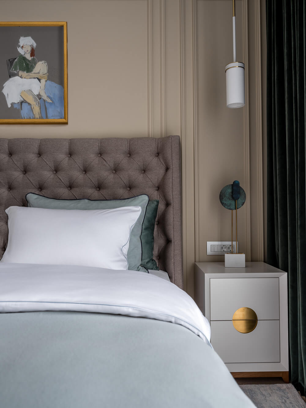 Затишна спальня з м'яким покривалом: релакс та комфорт у вашому домі.