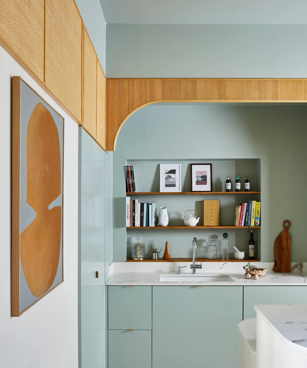 Зелений декор Декор в зелених тонах: подушки, пледи та вази для стильного інтер'єру.