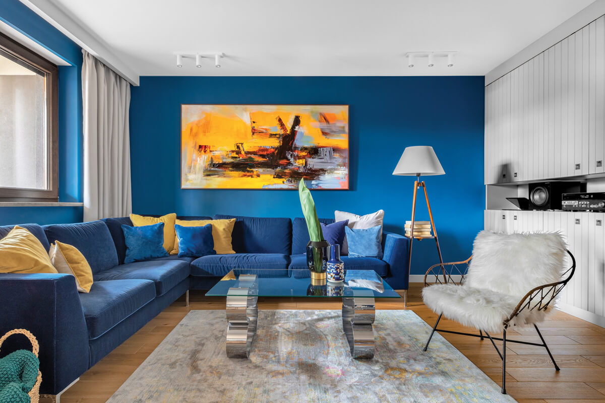 Сучасна сіро-жовта кухня: сірі шафи, жовтий декор для яскравого акценту.