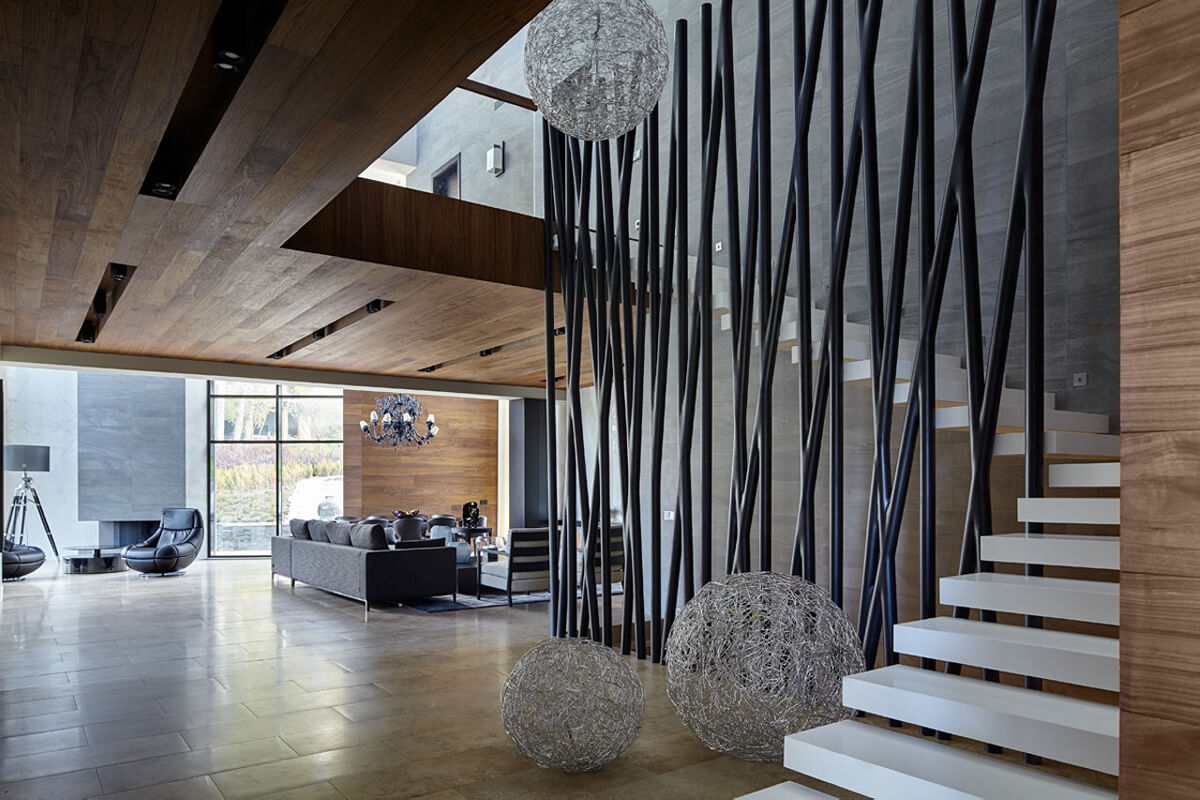 Симетрична обідня зона 2026: дзеркало, два світильники - візуальний баланс та гармонія.