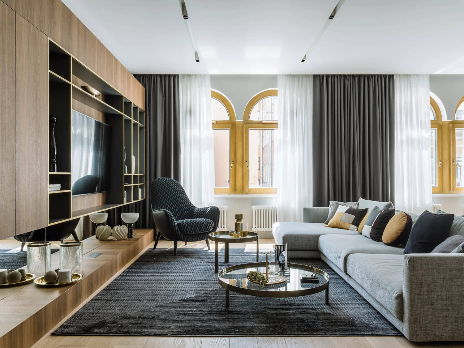 Сучасна трикімнатна квартира: зонування простору, фото інтер'єру, світлі кольори.