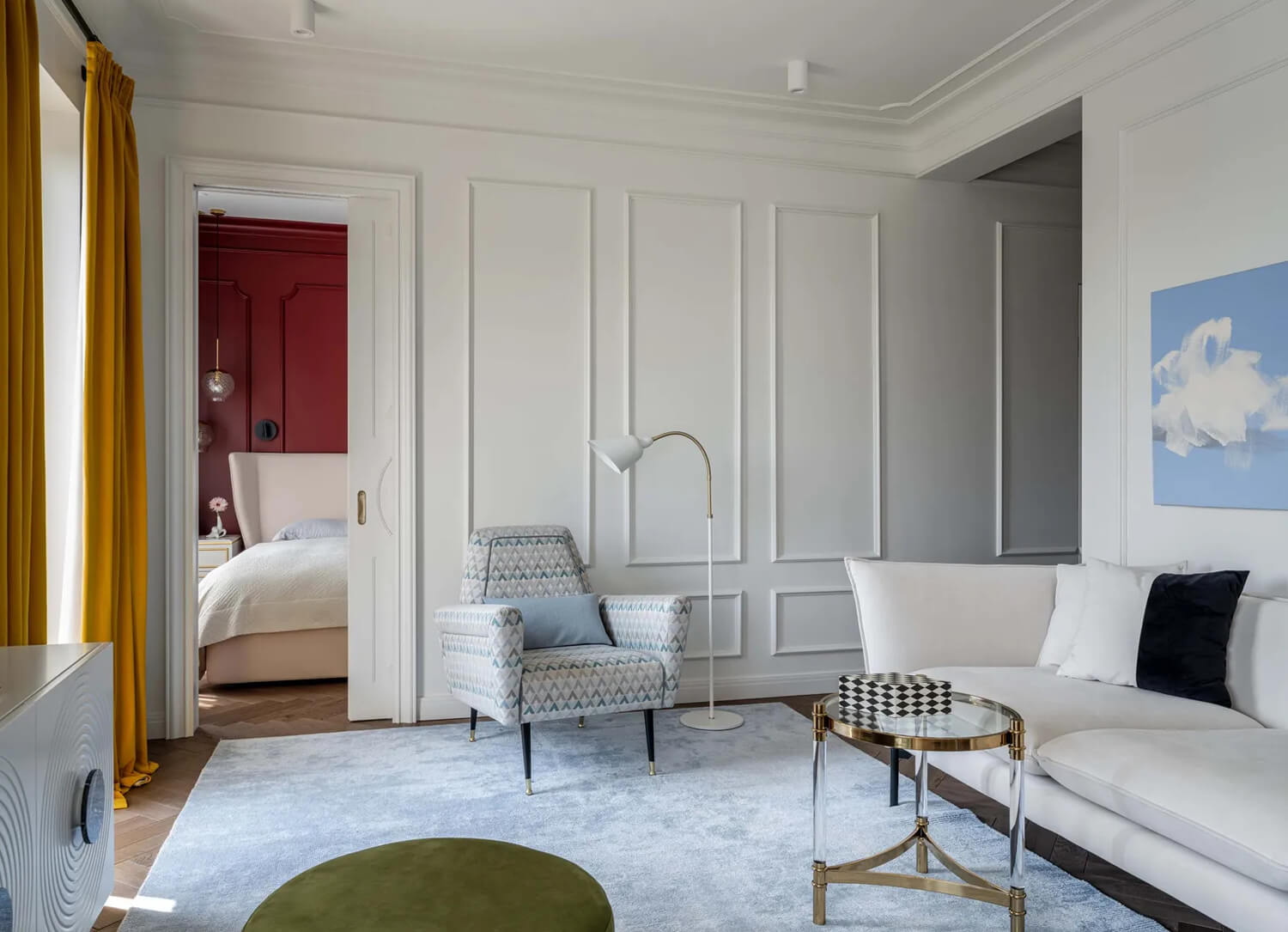 Мінімалізм у спальні Мінімалістична спальня з великим вікном у двокімнатній квартирі, дизайн 2026.