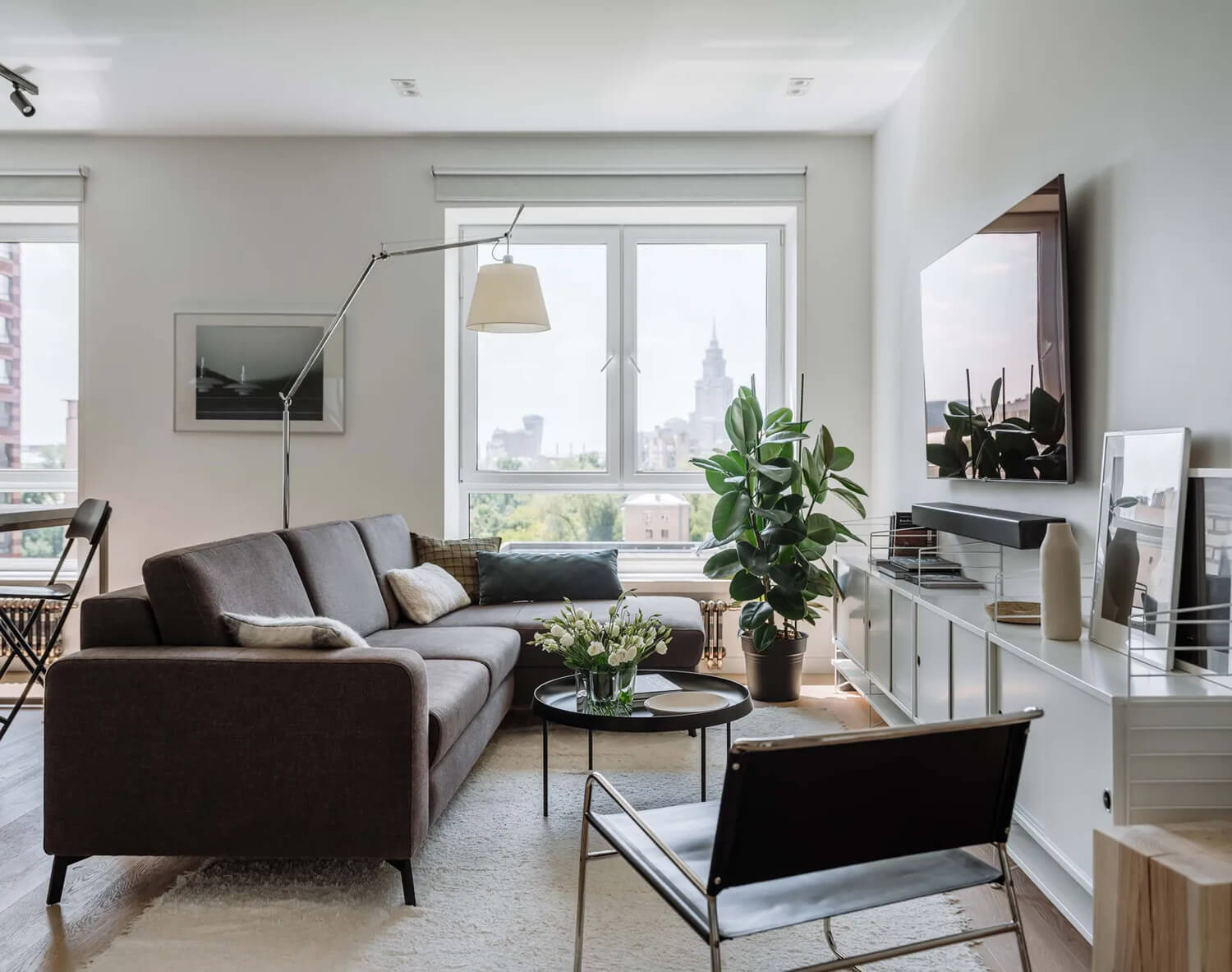 Дитяча кімната Затишний та комфортний дизайн двокімнатної квартири для сім'ї з дитячою кімнатою.