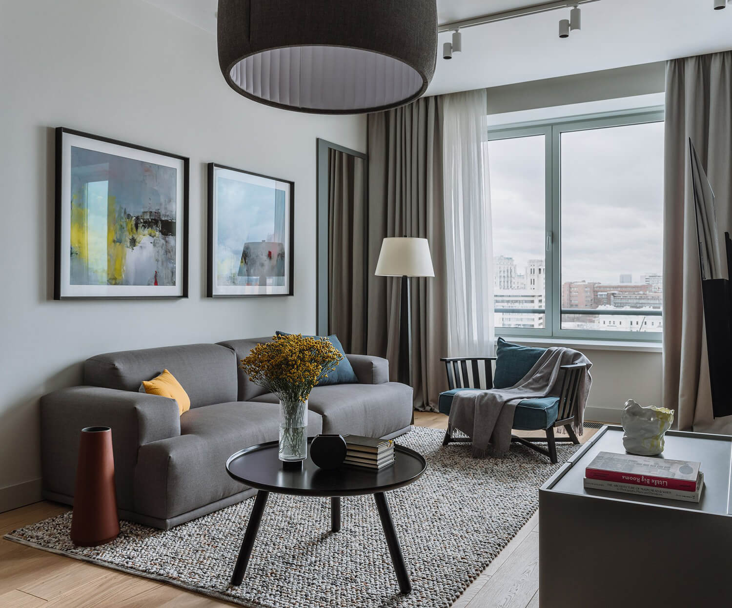 Елегантність та затишок Світлий дизайн двокімнатної квартири 2026: елегантні меблі та затишок для сім'ї.