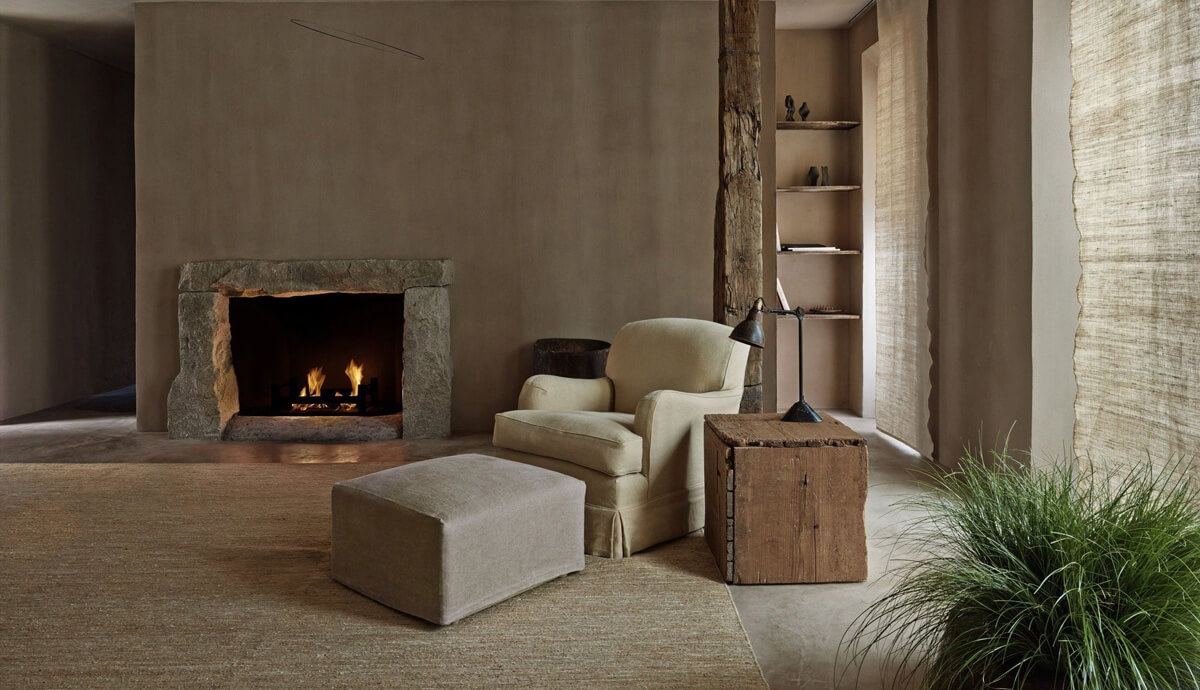 Світла вітальня Світла вітальня в стилі вабі-сабі з великим вікном, наповнена природним світлом.