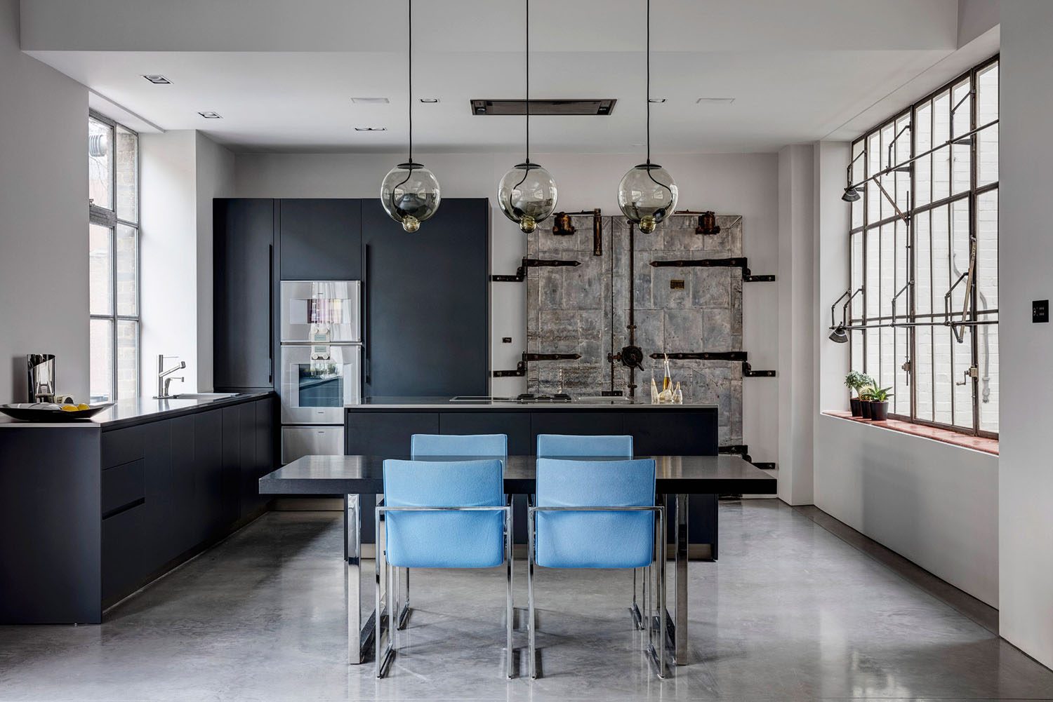 Глянцеві деталі 2026 Деталі глянцевого інтер'єру 2026: застосування правила 60/30/10 для збалансованості.