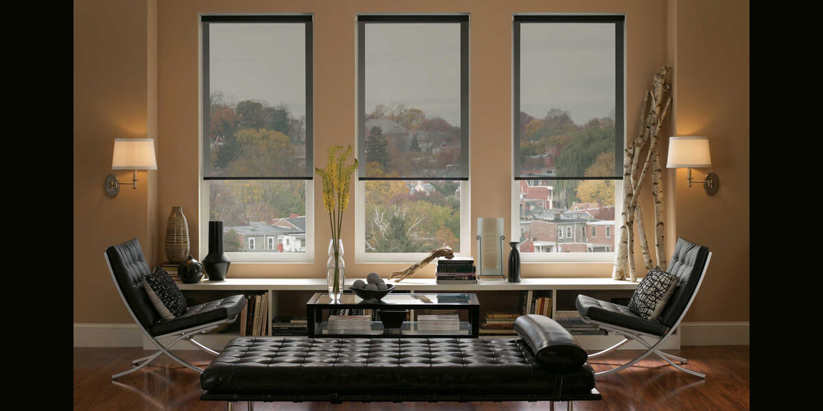 Японські штори в мінімалістичному інтер'єрі: стильний декор вікон в сучасному стилі.